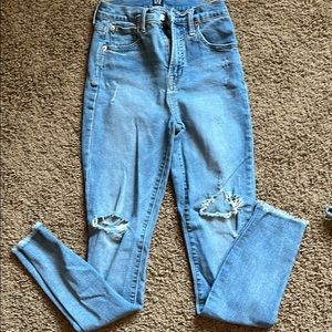 Gap medium wash ripped skinny jeans